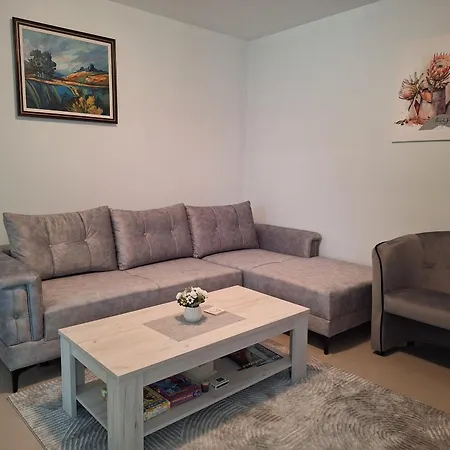 Daisy Apartment